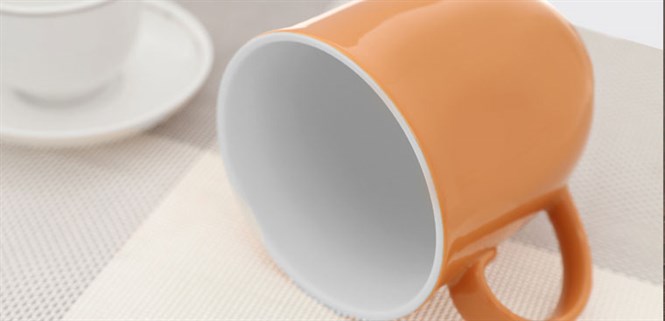 Mẹo làm trắng ly sứ bị xỉn màu