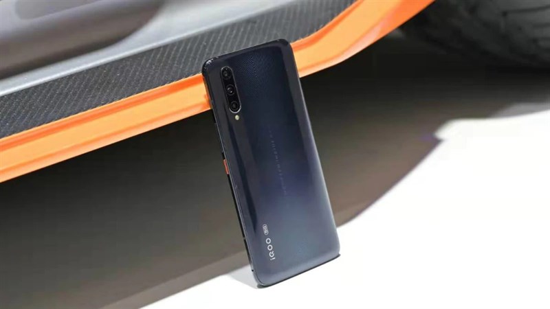 Vừa ra mắt, Galaxy S20 sắp phải gặp đối thủ rồi, Vivo iQOO 3 5G sẽ dùng chip Snapdragon 865, RAM LPDDR5 cùng bộ nhớ UFS 3.1 Vừa ra mắt, Galaxy S20 sắp phải gặp đối thủ rồi, Vivo iQOO 3 5G sẽ dùng chip Snapdragon 865, RAM LPDDR5 cùng bộ nhớ UFS 3.1