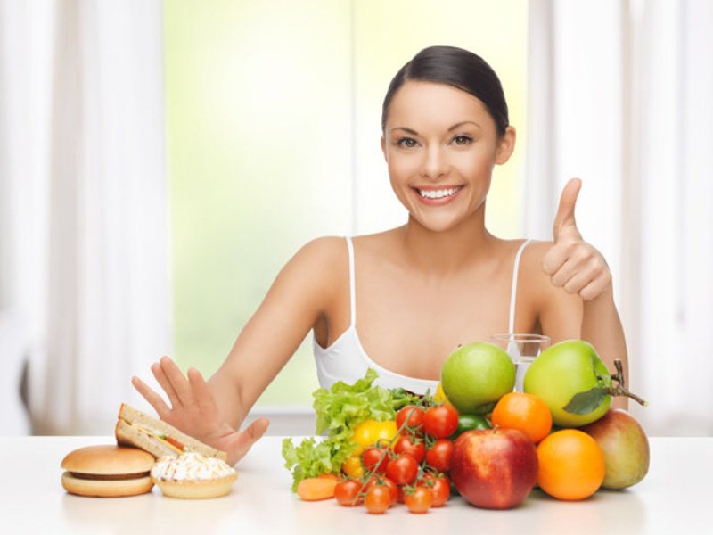 Ăn nhẹ hoa quả và salad giúp dễ tiêu hóa và tránh sốc nhiệt