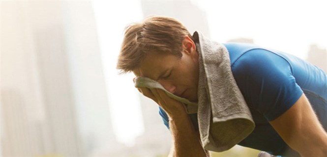 Tăng thân nhiệt là gì? Biểu hiện, cách xử lí khi bị tăng thân nhiệt