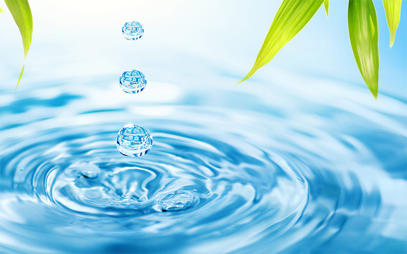 Nước tinh khiết là gì và nó có tốt hơn so với nước đun sôi để nguội