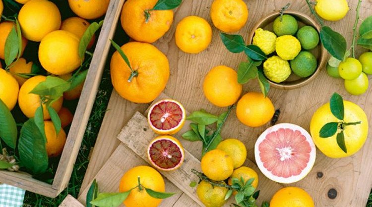 Bổ sung vitamin C bằng trái cây họ cam quýt