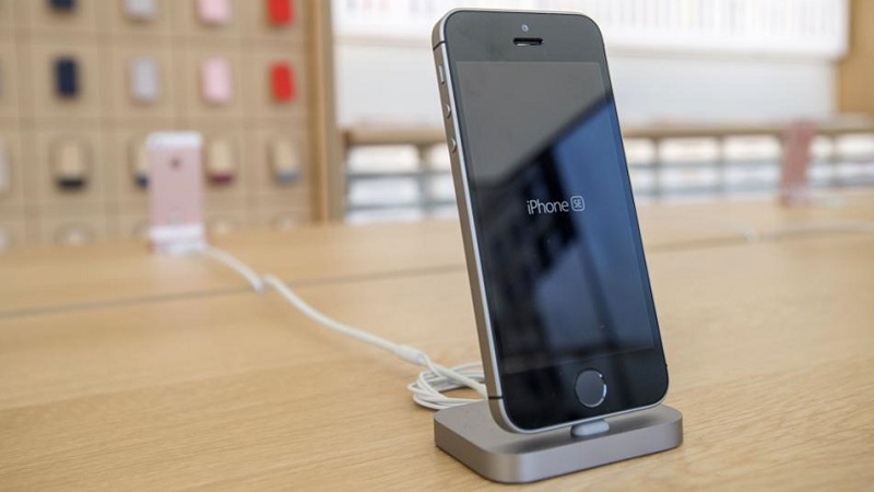 Hôm bữa iPhone 9 lộ ảnh thấy giống iPhone 8 mà ta, sao giờ trong video trên tay lại có thiết kế tương tự iPhone 4?