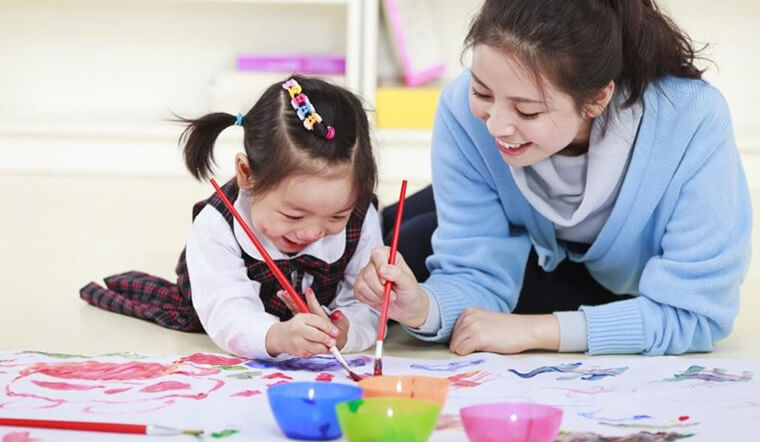 Con trẻ nghỉ học dài hạn, cha mẹ cần làm gì để con bớt nhàm chán