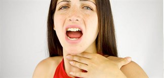 Vì sao bạn bị khàn tiếng vào buổi sáng?