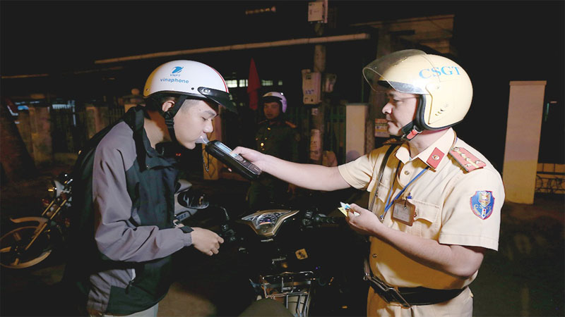 Đo nồng độ cồn bằng điện thoại