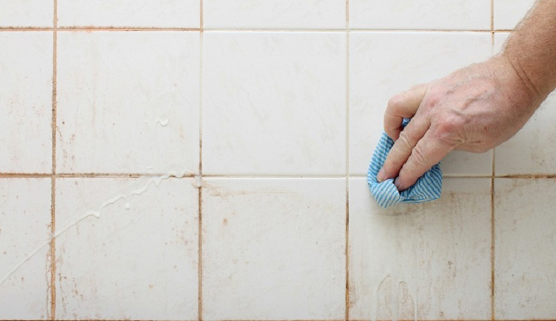 How to clean shiny ceramic tiles at home, without spending 1 dong