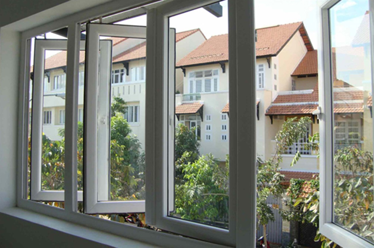 Bạn không nên mở cửa sổ vào mùa nồm tránh gió ẩm thấp vào nhà