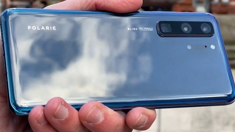 Nguyên mẫu Huawei P40 Pro lộ ảnh thực tế trên tay người dùng với 3 camera sau, có ống kính tiềm vọng và cảm biến vân tay dưới màn hình Nguyên mẫu Huawei P40 Pro lộ ảnh thực tế trên tay người dùng với 3 camera sau, có ống kính tiềm vọng và cảm biến vân tay dưới màn hình