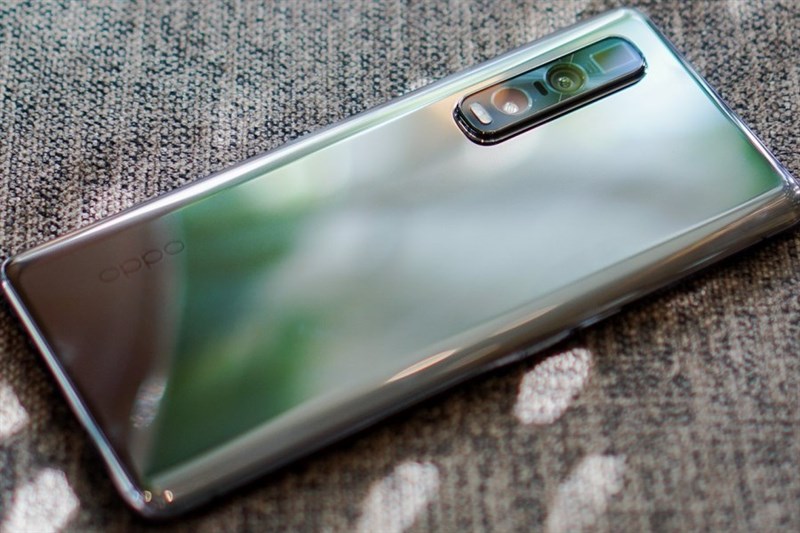 OPPO Find X2 ‘bằng xương bằng thịt’ xuất hiện rồi này, 3 camera khủng mặt sau, màn hình cong với viền cạnh rất hẹp OPPO Find X2 ‘bằng xương bằng thịt’ xuất hiện rồi này, 3 camera khủng mặt sau, màn hình cong với viền cạnh rất hẹp