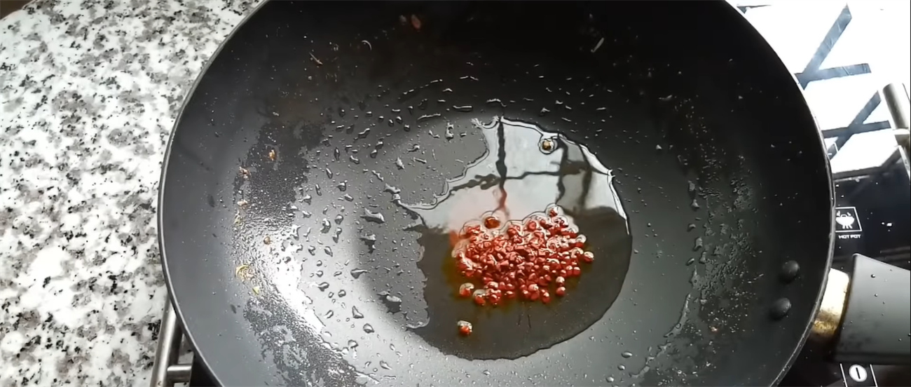 Bước 3 Phi hành tỏi Nước sốt chan bánh mì