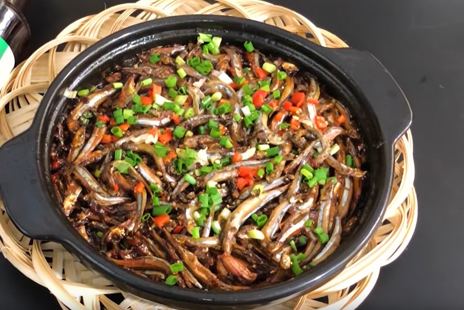 2 ways to make braised anchovies with pepper and turmeric, simple but delicious