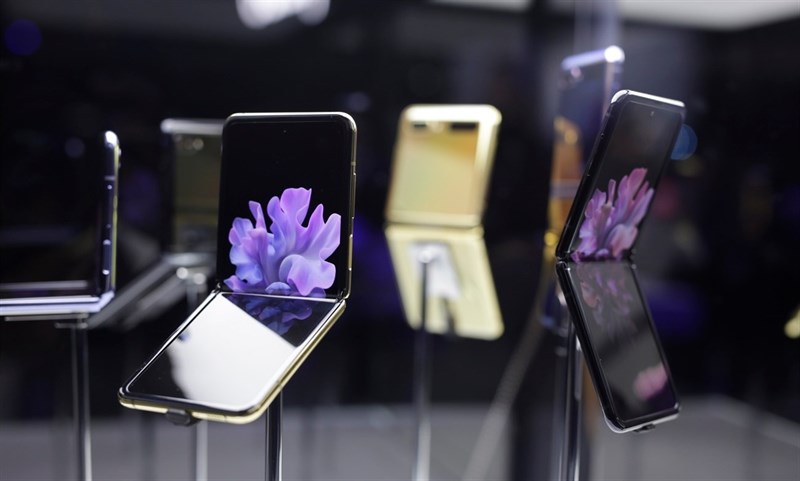 Smartphone màn hình gập sẽ tăng trưởng mạnh mẽ, Samsung dự kiến tăng sản lượng màn hình gập lên tới 1 triệu tấm/tháng Smartphone màn hình gập sẽ tăng trưởng mạnh mẽ, Samsung dự kiến tăng sản lượng màn hình gập lên tới 1 triệu tấm/tháng