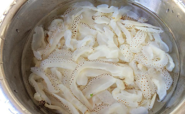 Bước 1 Sơ chế nguyên liệu Gỏi sứa dưa hấu