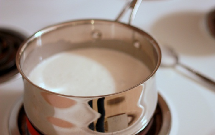 Bước 2 Nấu nước sữa dừa Cách làm chè dừa dầm