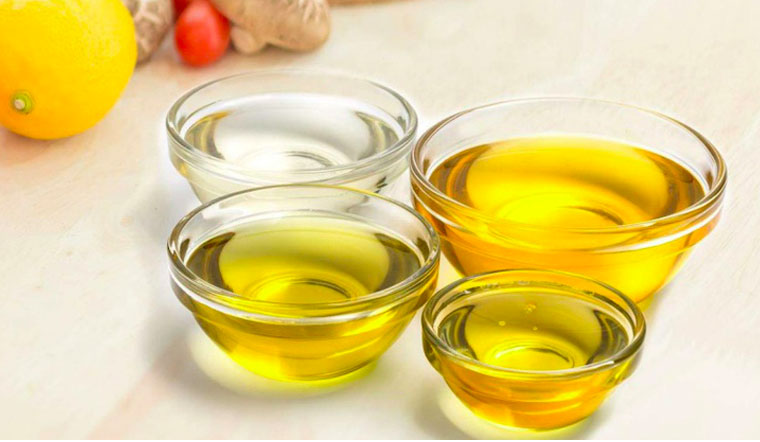 Sự khác nhau dầu ăn nguyên chất và dầu ăn tinh luyện, dùng loại nào sẽ tốt hơn?