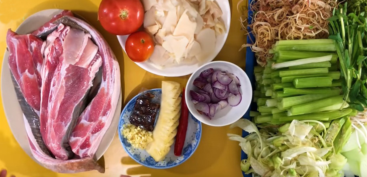 Nguyên liệu món ăn 2 cách nấu lẩu cá đuối măng chua và lẩu cá đuối lá giang