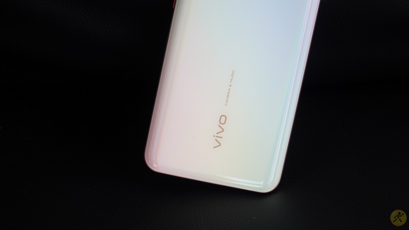 Vivo S6 5G lộ ảnh thực tế với màn hình đục lỗ kép, còn phần viền thì mỏng dính luôn, để coi có đẹp hơn Galaxy S10+?