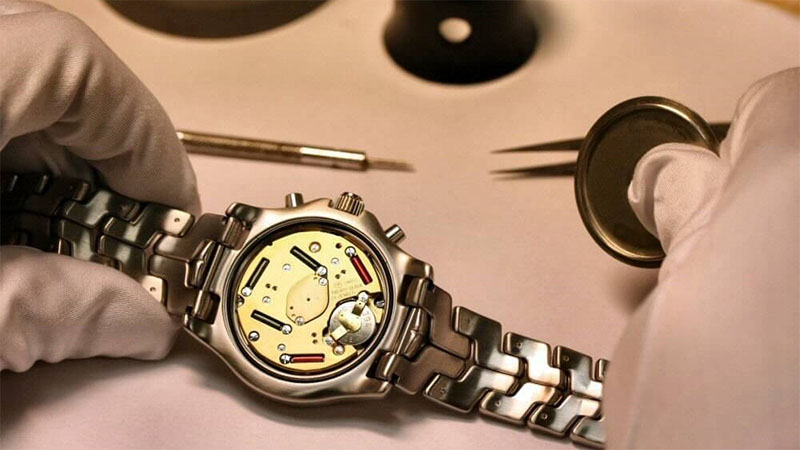 Đồng hồ automatic & Đồng hồ quartz: máy nào bền, tốt hơn?