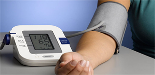 Có bao nhiêu loại máy đo huyết áp phổ biến trên thị trường?
