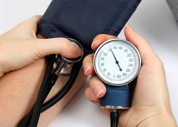 Máy đo huyết áp là gì? Hướng dẫn toàn diện từ A đến Z cho người mới bắt đầu