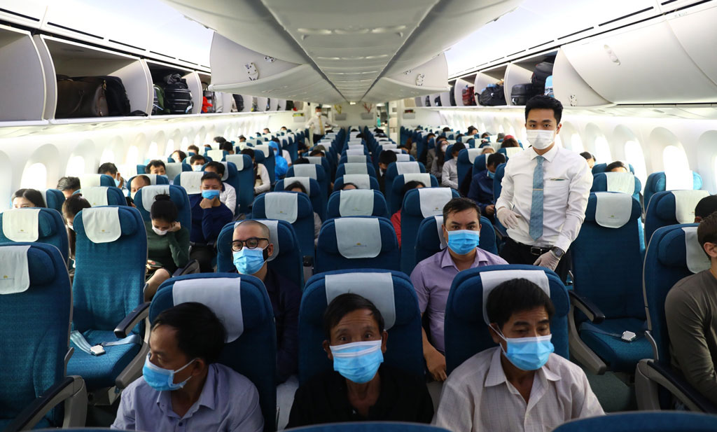 Always wear a mask when traveling by plane