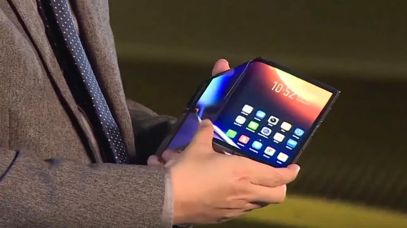 Galaxy Fold 2 chưa ra mắt nhưng đã gặp ngay đối thủ này rồi, Royole FlexPai 2 vừa trình làng với chip Snapdragon 865, màn hình gập 7.8 inch thế hệ mới