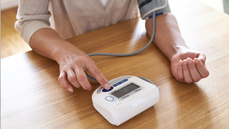 Máy đo huyết áp điện tử