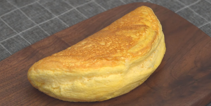 cach-lam-trung-omelette-bong-benh-sieu-ngon-dieu-don-gian.jpg
