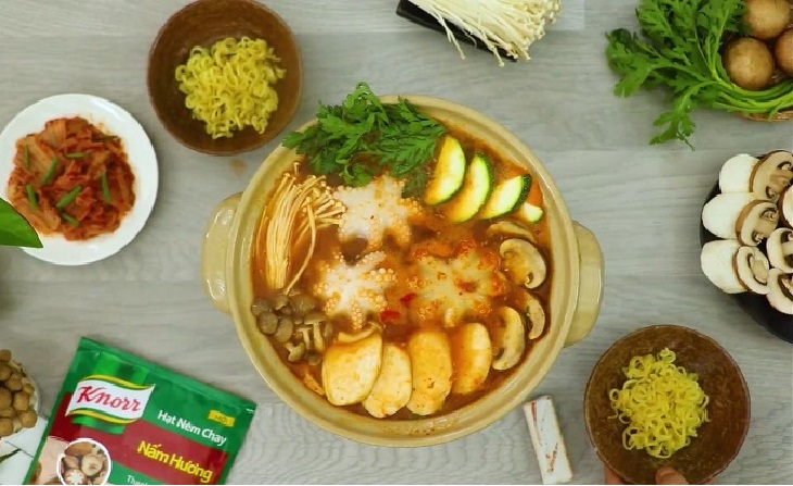 Cách nấu lẩu nấm kim chi bạch tuộc