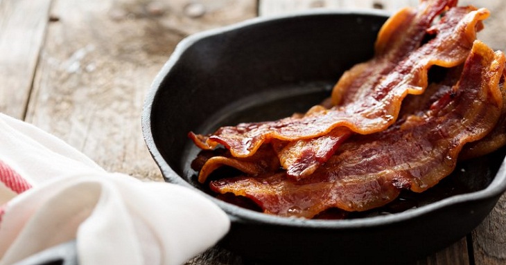 13 thực phẩm không nên chế biến bằng nồi nấu chậm > Thịt xông khói