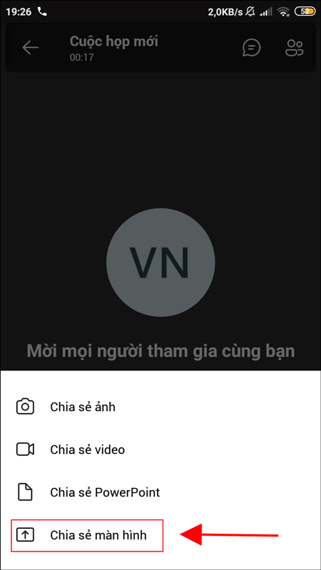 Bạn chọn Chia sẻ màn hình để chia sẻ màn hình đến các thành viên khác.