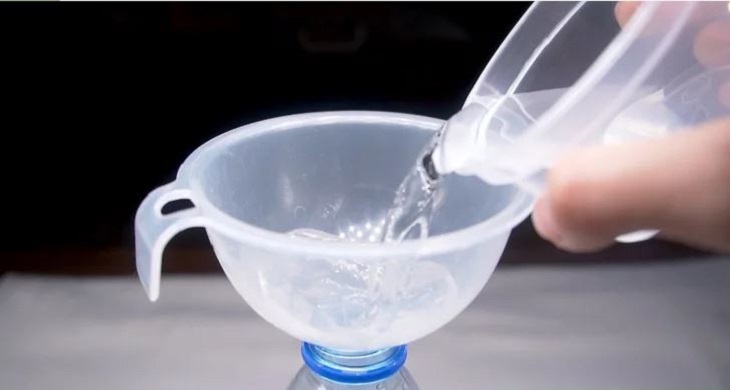 Cách tự làm nhiệt kế tại nhà bằng chai nước và cồn đơn giản