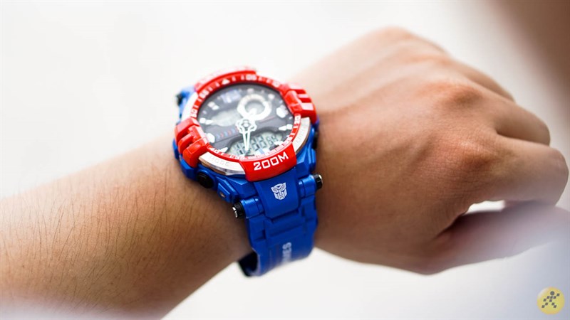 Trên tay Larmes Optimus Prime Trên tay Larmes Optimus Prime