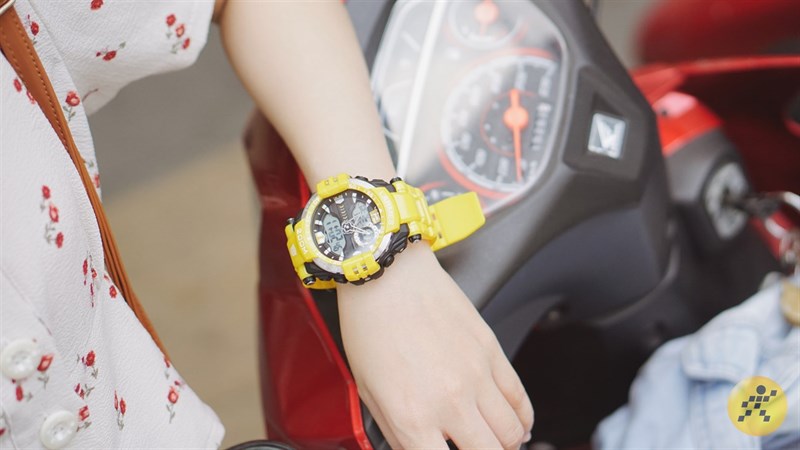 Trên tay đồng hồ Larmes Megatron & Bumble Bee Trên tay đồng hồ Larmes Megatron & Bumble Bee