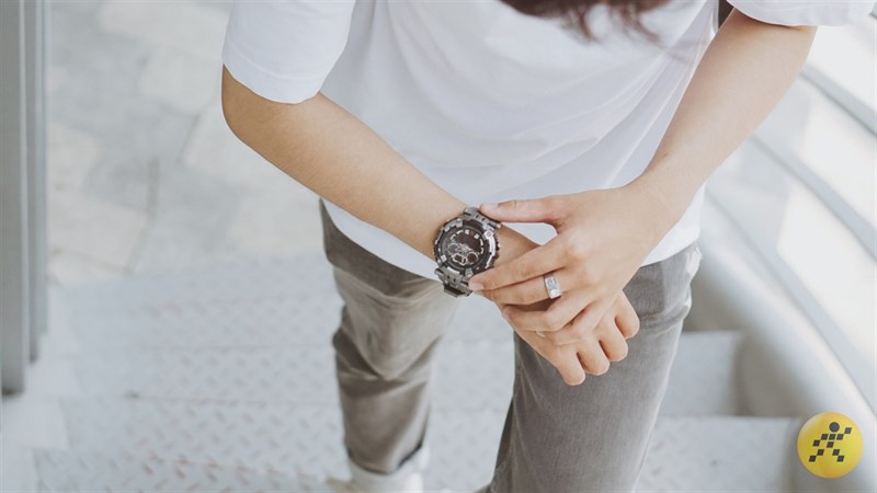 Trên tay đồng hồ Larmes Megatron & Bumble Bee Trên tay đồng hồ Larmes Megatron & Bumble Bee