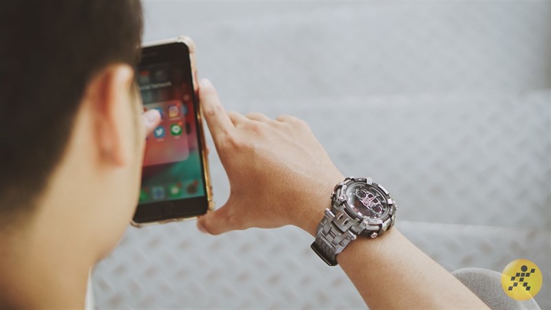 Trên tay đồng hồ Larmes Megatron & Bumble Bee Trên tay đồng hồ Larmes Megatron & Bumble Bee