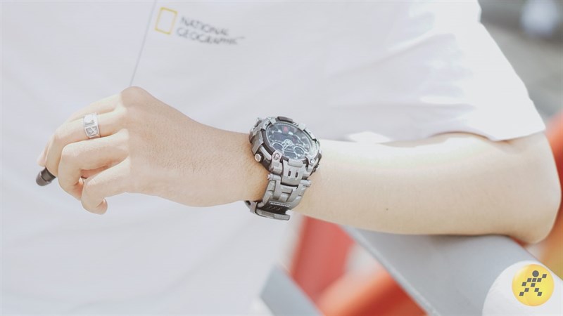 Trên tay đồng hồ Larmes Megatron & Bumble Bee Trên tay đồng hồ Larmes Megatron & Bumble Bee