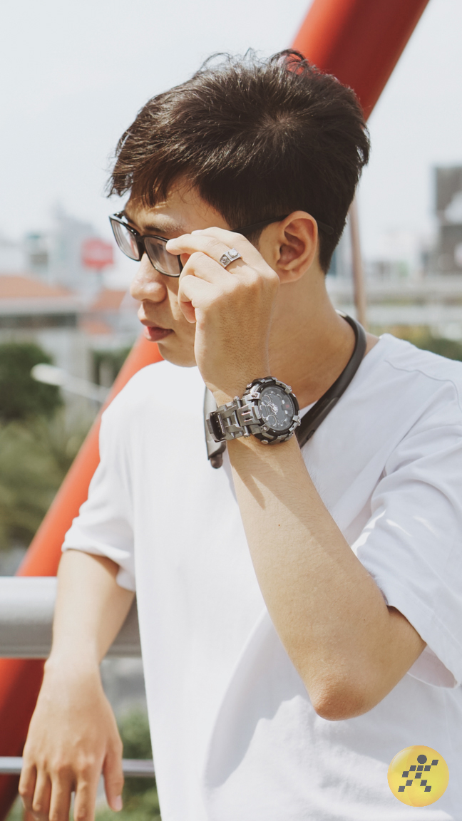 Trên tay đồng hồ Larmes Megatron & Bumble Bee Trên tay đồng hồ Larmes Megatron & Bumble Bee