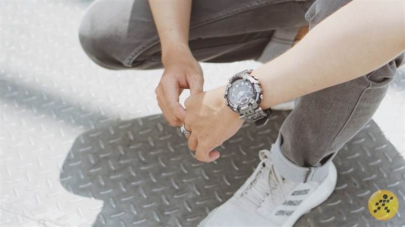 Trên tay đồng hồ Larmes Megatron & Bumble Bee Trên tay đồng hồ Larmes Megatron & Bumble Bee