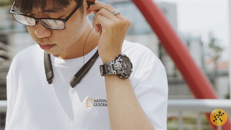 Trên tay đồng hồ Larmes Megatron & Bumble Bee Trên tay đồng hồ Larmes Megatron & Bumble Bee