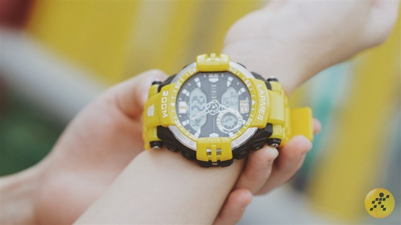Trên tay đồng hồ Larmes Megatron & Bumble Bee Trên tay đồng hồ Larmes Megatron & Bumble Bee