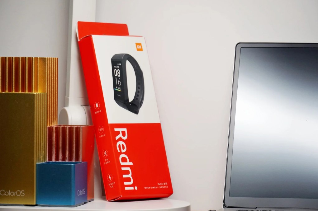 Mở hộp và trên tay nhanh Redmi Band: Có gì ở một chiếc smartband chỉ có giá hơn 300,000? > hộp Redmi Band 