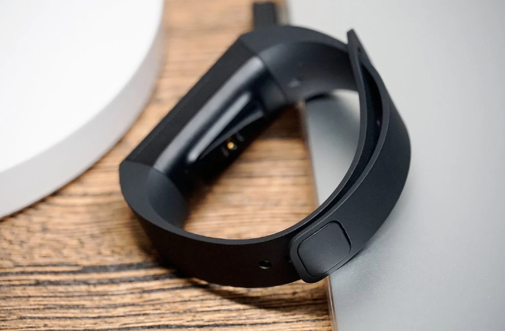 Mở hộp và trên tay nhanh Redmi Band: Có gì ở một chiếc smartband chỉ có giá hơn 300,000? > Redmi Band 