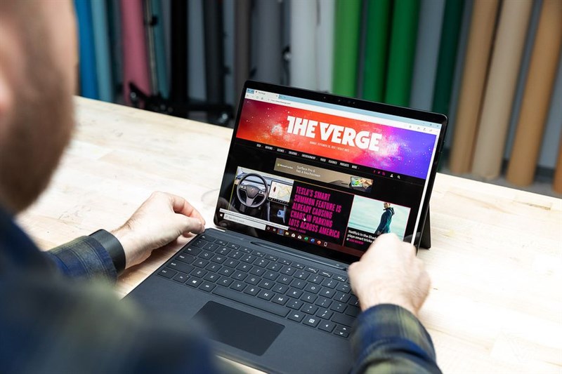 Laptop màn hình cảm ứng gập 360 độ VS Máy tính bảng bàn phím rời