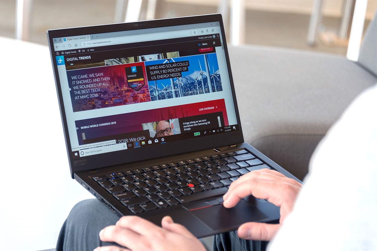  Lenovo ThinkPad X1 Carbon đã nhận được nhiều lời đánh giá tốt về thiết kế mỏng thời thượng 