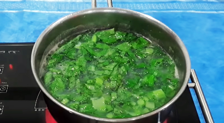 Bước 2 Nấu canh hàu cải bẹ xanh Hàu nấu cải bẹ xanh