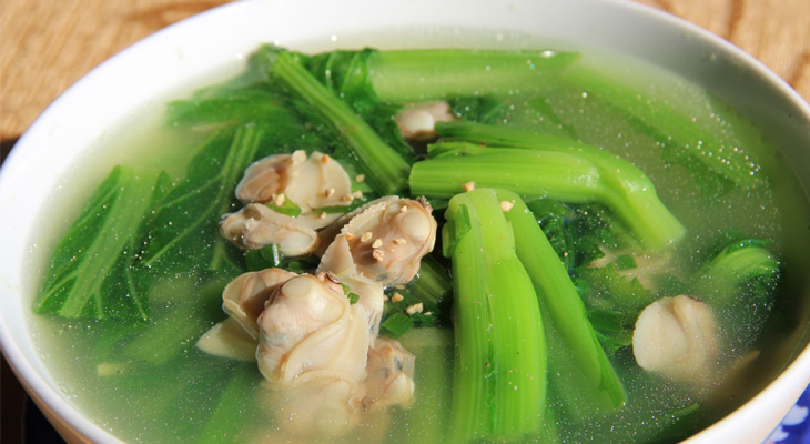 Canh hàu nấu cải bẹ xanh