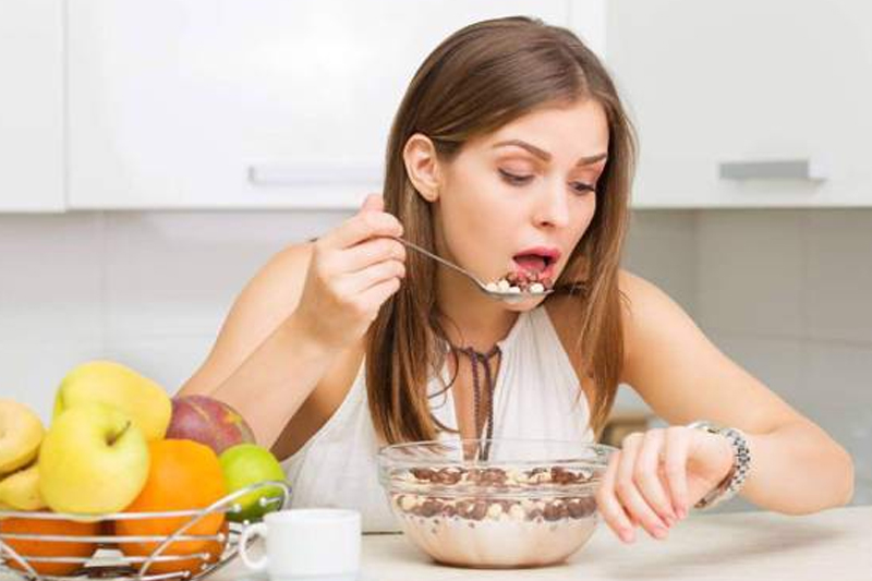 Tránh để cơ thể bị đói liên tục