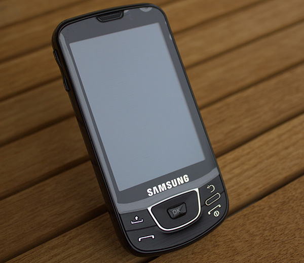 gt-i7500 chiếc smartphone đầu tiên